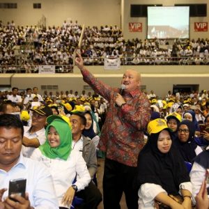 Gubernur Serahkan Puluhan Ribu SK Honor Guru di Sumsel