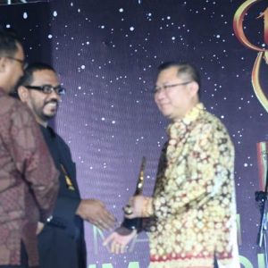Herman Deru Raih Muslim Choice Goverment Awards 2018