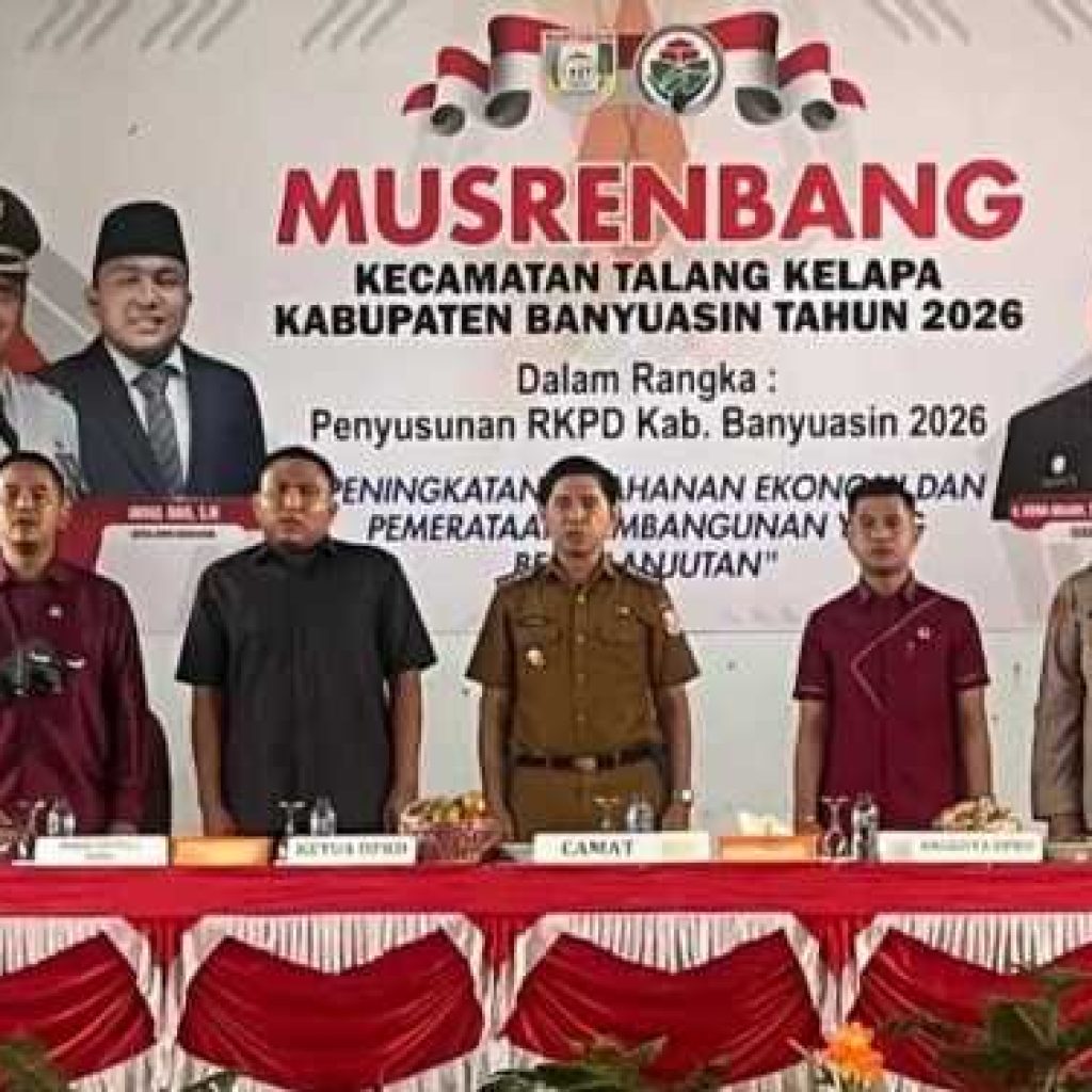 Musrenbang RKPD di Kecamatan Talang Kelapa sedang berlangsung di mulai dengan menyanyikan lagu Indonesia Raya.