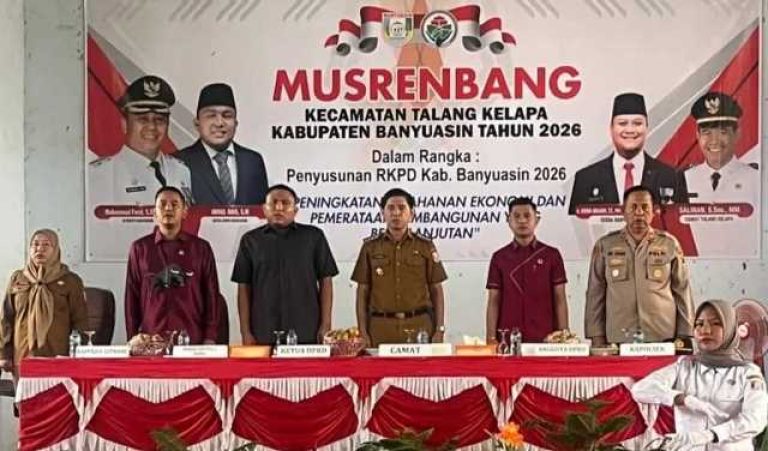 Musrenbang RKPD di Kecamatan Talang Kelapa sedang berlangsung di mulai dengan menyanyikan lagu Indonesia Raya.