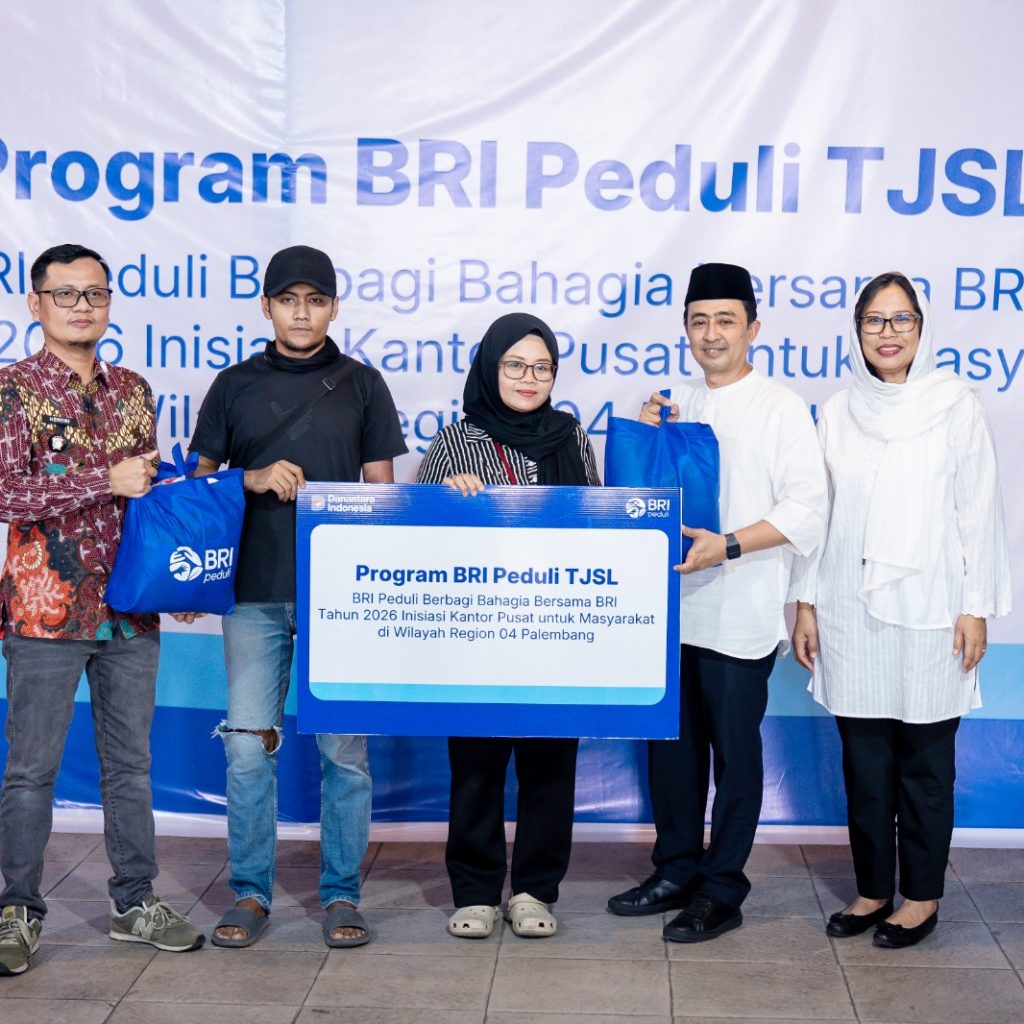 Berfoto bersama disela-sela kegiatan
