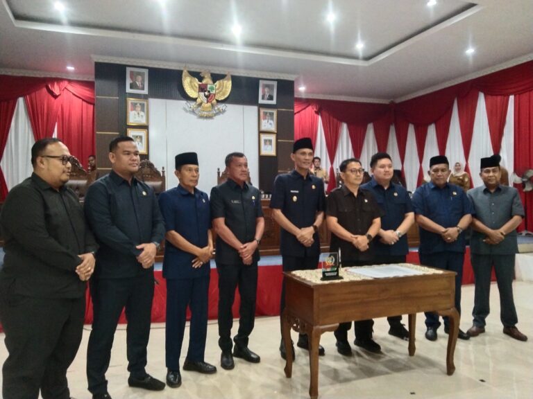 berfoto bersama disela-sela acara berlangsung