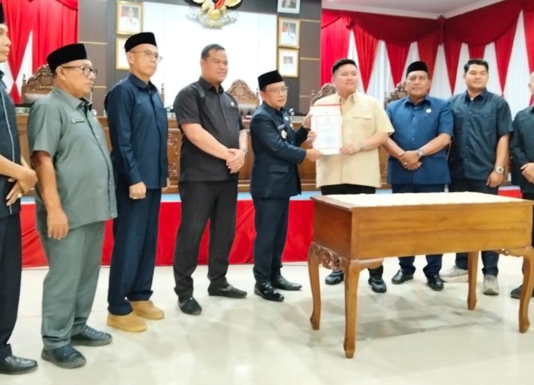 Paripurna DPRD Muratara mendengar Jawaban Eksekutif oleh Bupati
