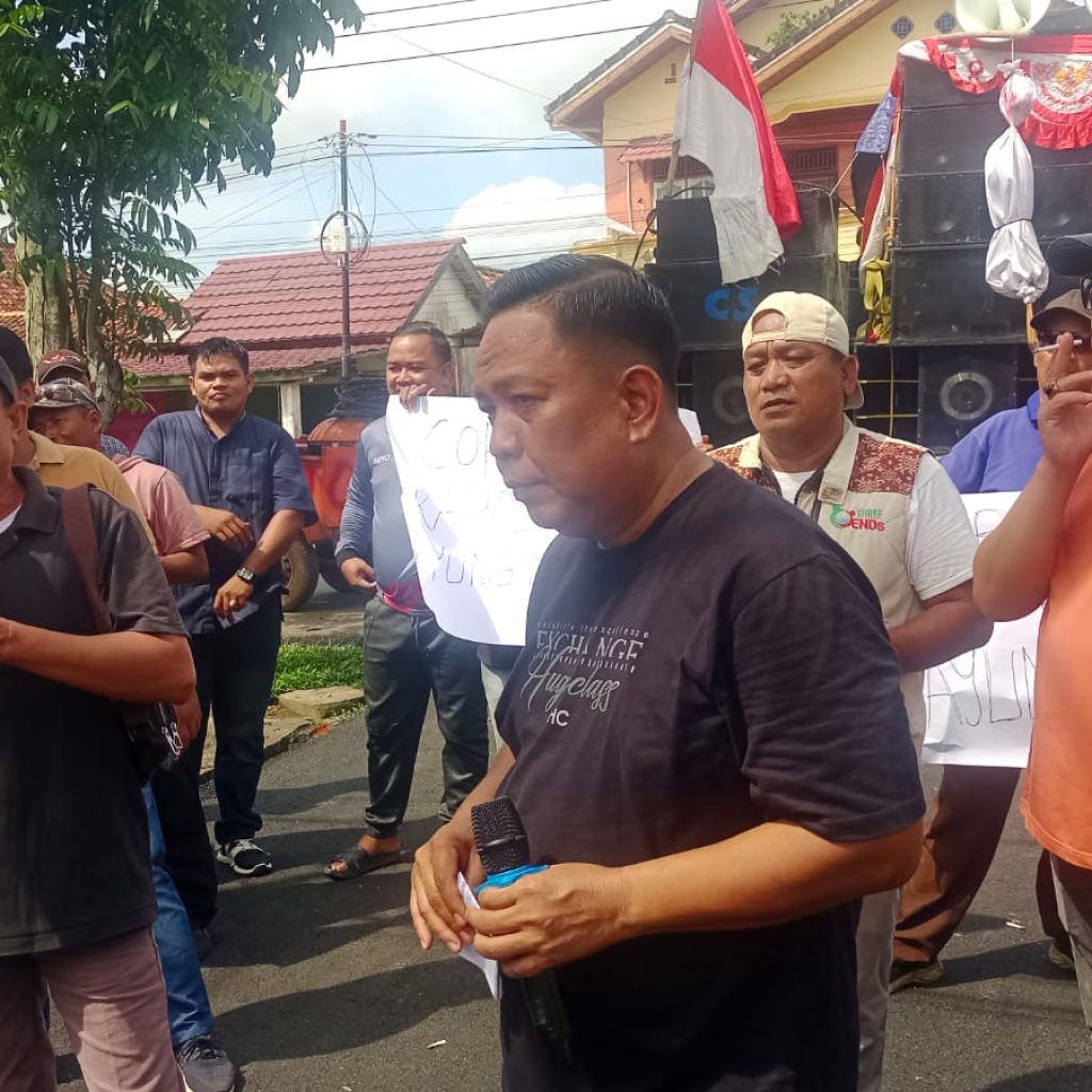 Aksi demo sedang berlangsung