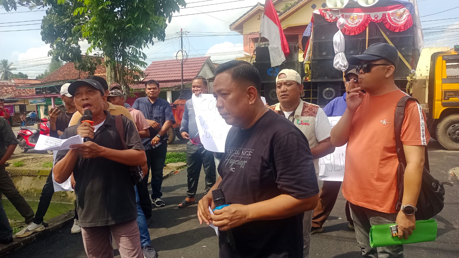 Aksi demo sedang berlangsung