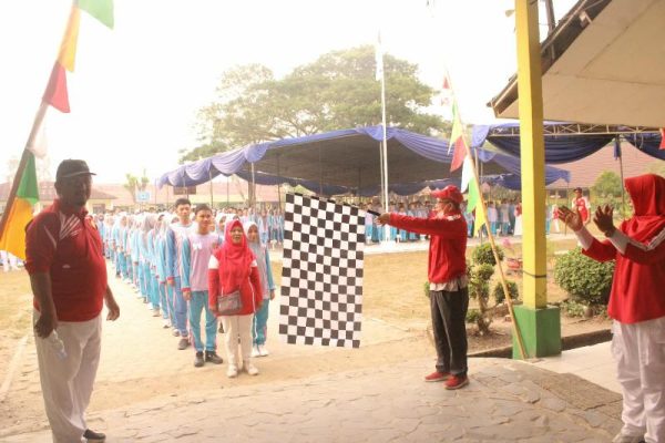Meriahkan HUT RI dan Sekolahan, SMAN 1 Banyuasin I Gelar Jalan Sehat