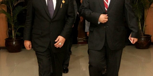 SEkda memasuku ruang Paripurna DPRD Penyerahan Laporan Keuangan.