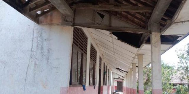 SMPN 1 Puri Diduga Tidak Transparan Kelola Dana BOS