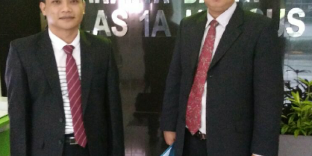 Bersama rekan sejawat.