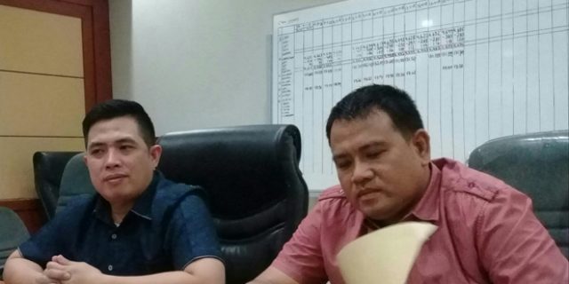 Direktur Utama BPR Sumsel, Marzuki, didampingi direktur kepatuhan, Hendra.