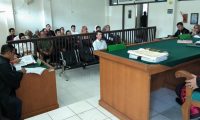 Oknum Pengacara Dituntut Setahun