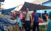 Bhabinkamtibmas Himbau Pengunjung Pasar Kalangan Waspadai Uang Palsu