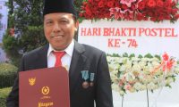Direktur JNE Dianugrahi Satyalancana di Hari Bhakti Postel Ke – 74