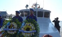 Kapolda Sumsel Tabur Bunga Di Perairan Sungai Musi