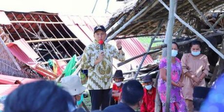 Bupati  Sambangi Korban Puting Beliung