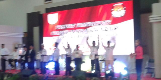 Acara debat publik dimulai.