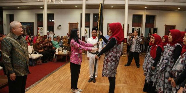 Prosesi pelantikan sedang berlangsung.