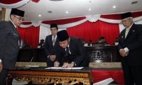 HDMY Hadiri Pengesahan RAPBD Sumsel 2019