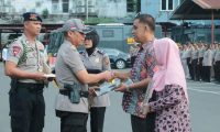 Kapolda Berikan Penghargaan Anumerta Kepada Brigpol Rindu