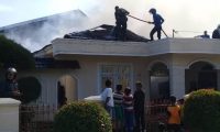 Rumah Pensiunan Di Tinggal Salat Hangus Terbakar
