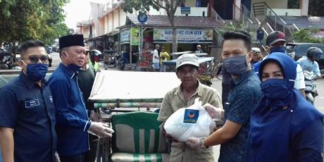 DPD NasDem OKI Bagi-Bagi Sembako