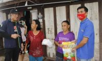 Karang Taruna Bagikan Masker dan Lakukan Penyemprotan