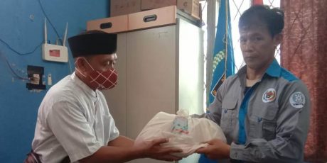 PWI Bagikan Paket Sembako