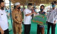 Sekda Salurkan BLT Dana Desa secara Simbolis