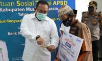 Bupati Muba kembali Salurkan Bantuan ke 8.496 KPM