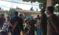 Puluhan Warga Tanjung Seteko, Tuntut Bansos