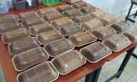 RM  Pakai Wadah Makanan Dengan Pelepah Pinang