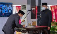 Dodi Serahkan SK Kenaikan Pangkat Tercepat se-Sumbagsel