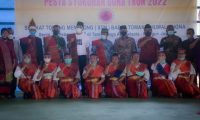 Bupati Hadiri Pesta Bona Taun