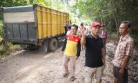 Pj Bupati Turun Langsung Atasi Kerusakan Jalan Desa