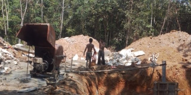 PEMBANGUNAN TOWER SUTET TIDAK MELIBATKAN MASYARAKAT SETEMPAT PEMBANGUNAN TOWER SUTET TIDAK MELIBATKAN MASYARAKAT SETEMPAT