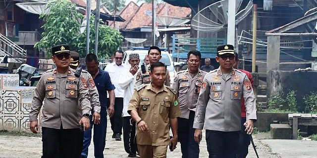 Sinergi Polsek Sanga Desa dan PT WPG Ringankan Beban Warga