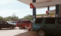 Mobil Pelangsir Bebas Isi BBM Subsidi di SPBU Babat Toman
