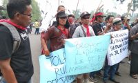 Petani dan Walhi Peringati Hari Tani Demo Di DPRD Sumsel