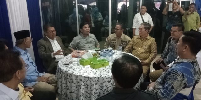 Menyimak apa yang diomongi Syarial Usman Gubernur Sumsel pada masanya.
