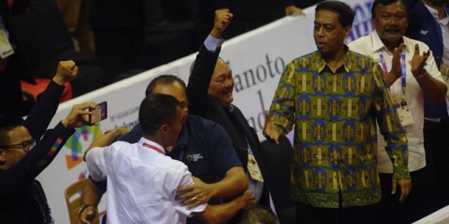 Gubernur gembira saat Tim Indonesia menang.