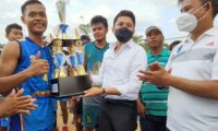 Bupati Serahkan Piala Turnamen PBVSI
