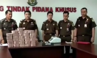 Teguh Kembalikan Uang 3 Milyar Kepada Negera