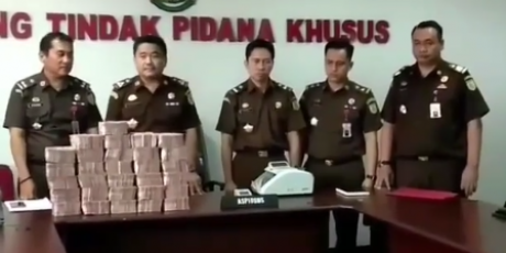 Teguh Kembalikan Uang 3 Milyar Kepada Negera