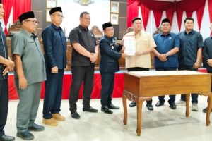 Paripurna DPRD Muratara mendengar Jawaban Eksekutif oleh Bupati