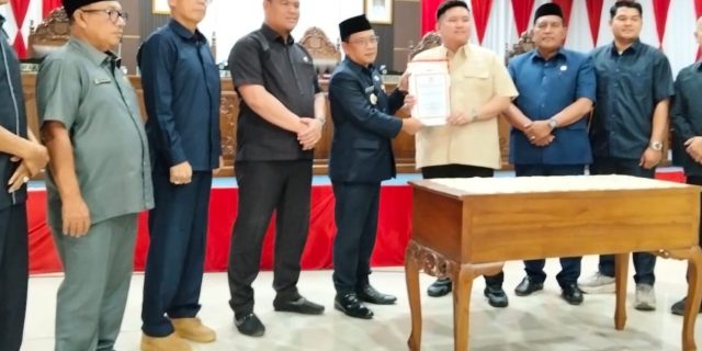 Paripurna DPRD Muratara mendengar Jawaban Eksekutif Bupati