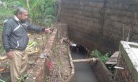Akibat Saluran Air Tersumbat, Rumah Warga Kebanjiran