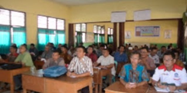 Para kepsek laki laki yang mengikuti kegiatan.