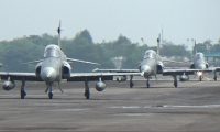 Pesawat Tempur Hawk dan F 16 Gempur Tanjung Pandan