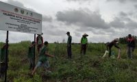 KTH Karya Bersama Pasang Plang Izin KemenLHK